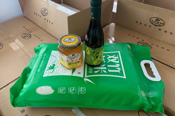 宁国中学工会为湖北拼了个单
